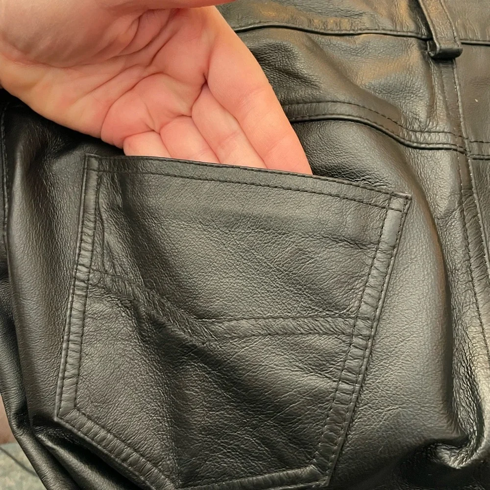 Newport News Leather Black Pant size 8 lined 5 pocket button zipper straight leg - Picture 4 of 15